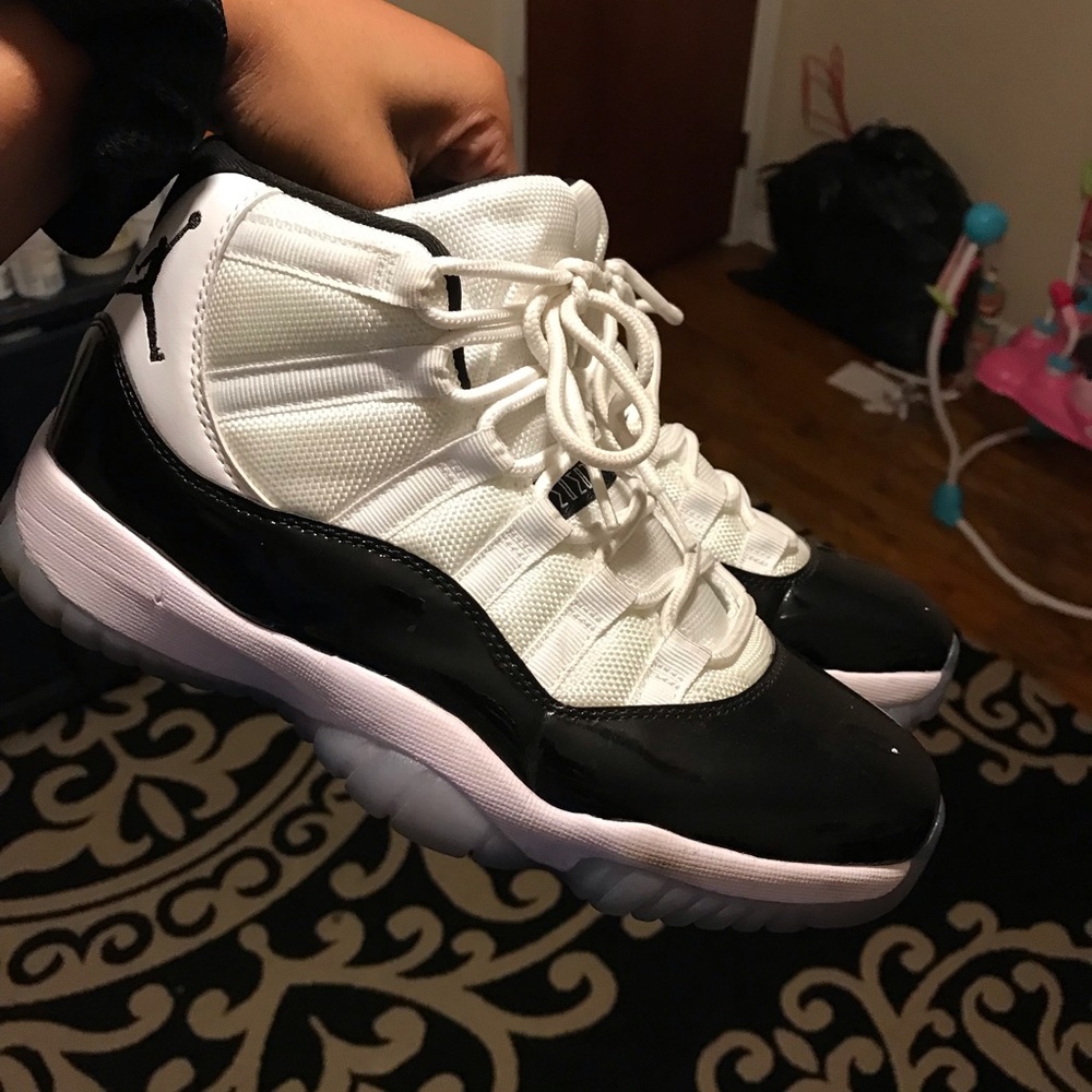 AUTHENTIC JORDAN 11 RETRO ‼️ SIZE 7‼️BOX INCLUDED‼️